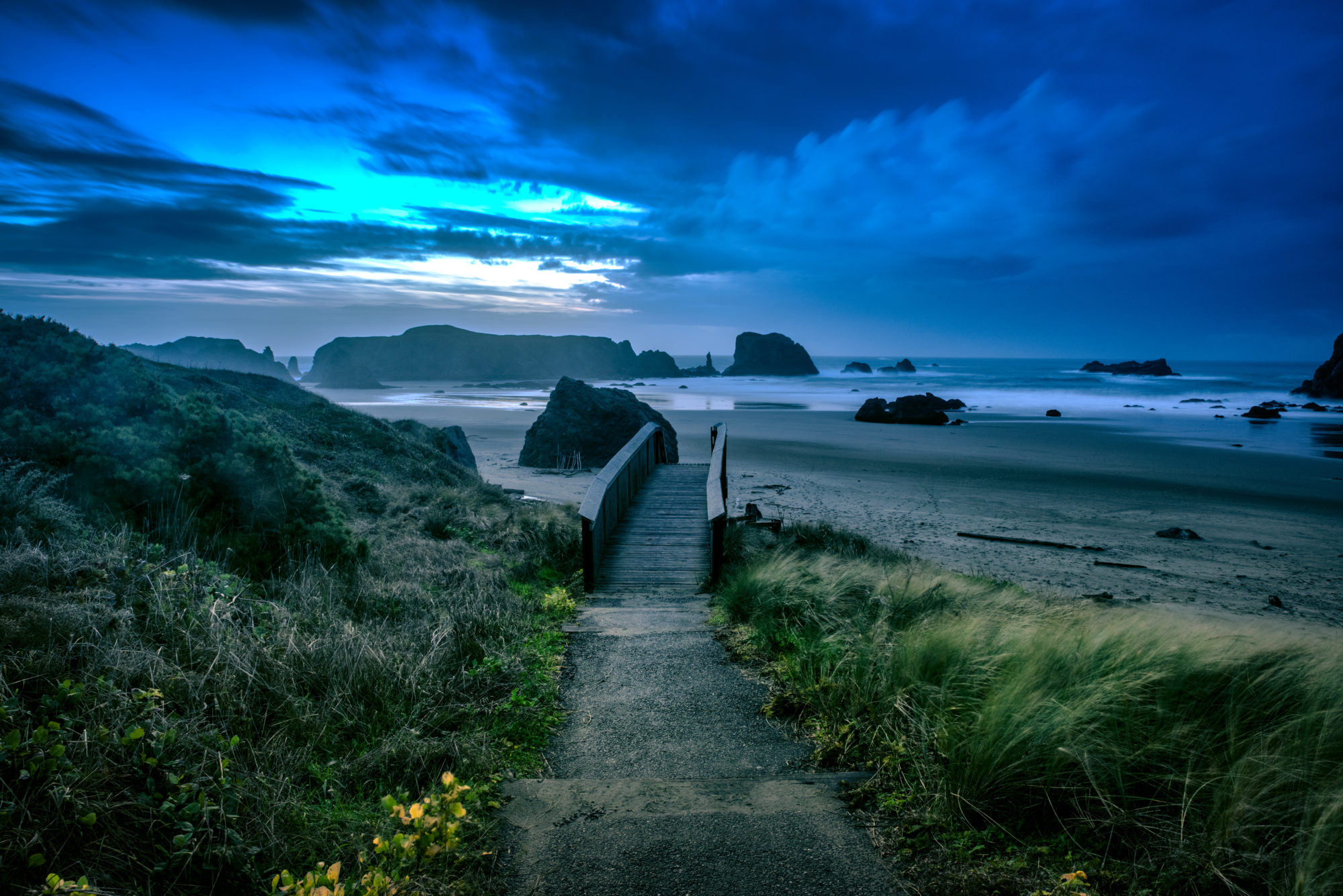 Blue ocean and skies in Bandon, Oregon by Manuela Durson