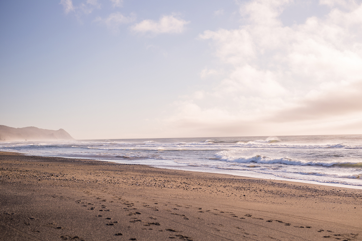 Ocean in Gold Beach, Oregon. Photo by Jarett Jaurez
