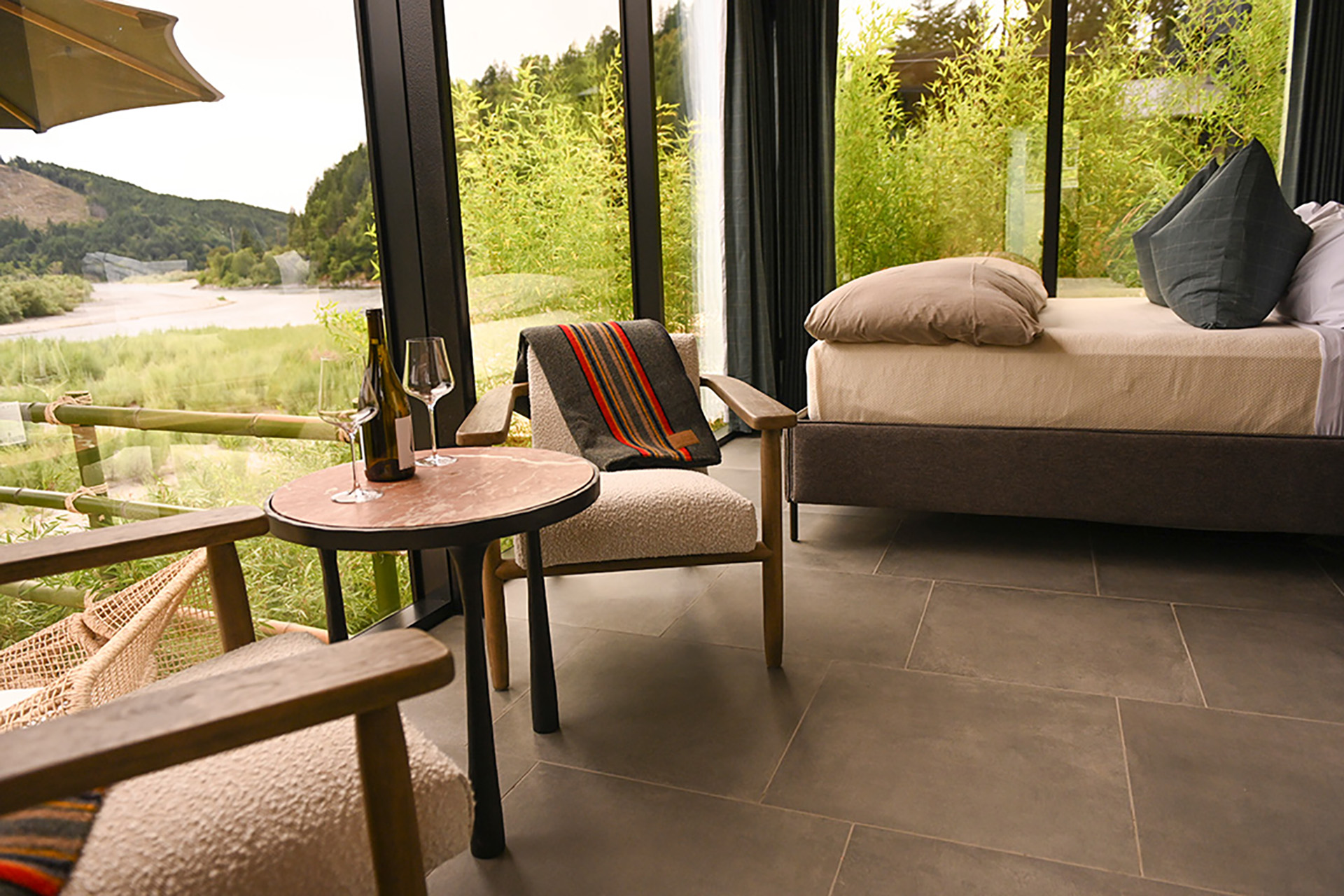 Interior Cabin Tu Tu Tun Lodge Gold Beach Oregon hero