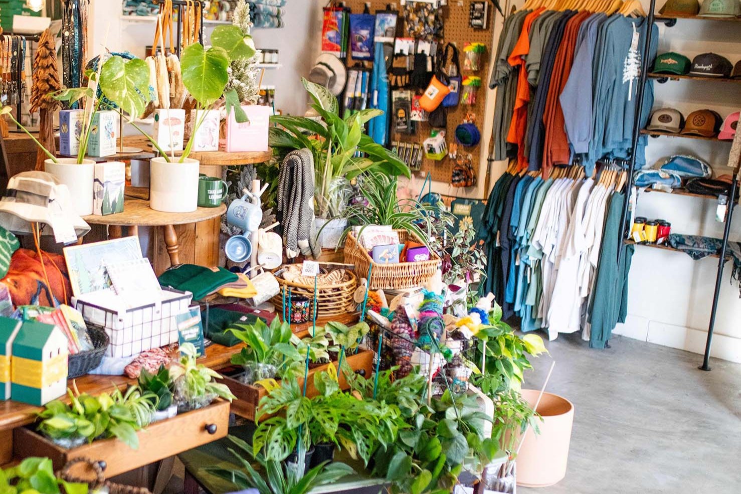 hats clothes plants shopping Umpqua Trading Company